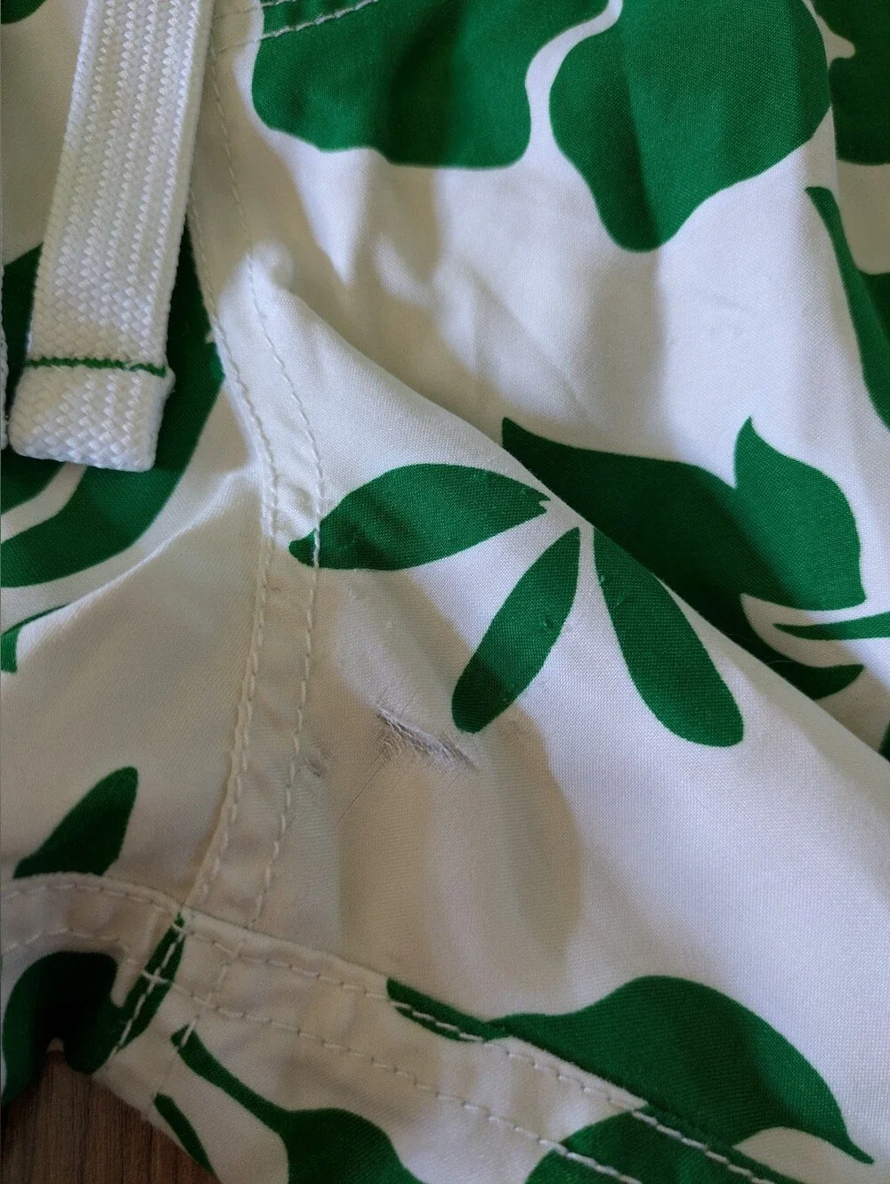 Abercrombie & Fitch Green & White Hawaiian Floral Cargo Surf Swim Board Shorts